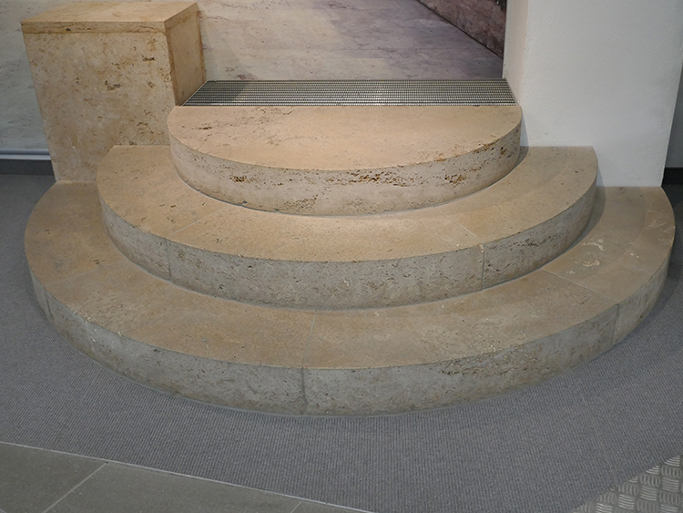 Hauseingang Treppe Halbrund
